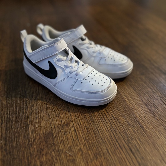 Nike offcourt lows. Size 3 very good condition - Picture 4 of 4